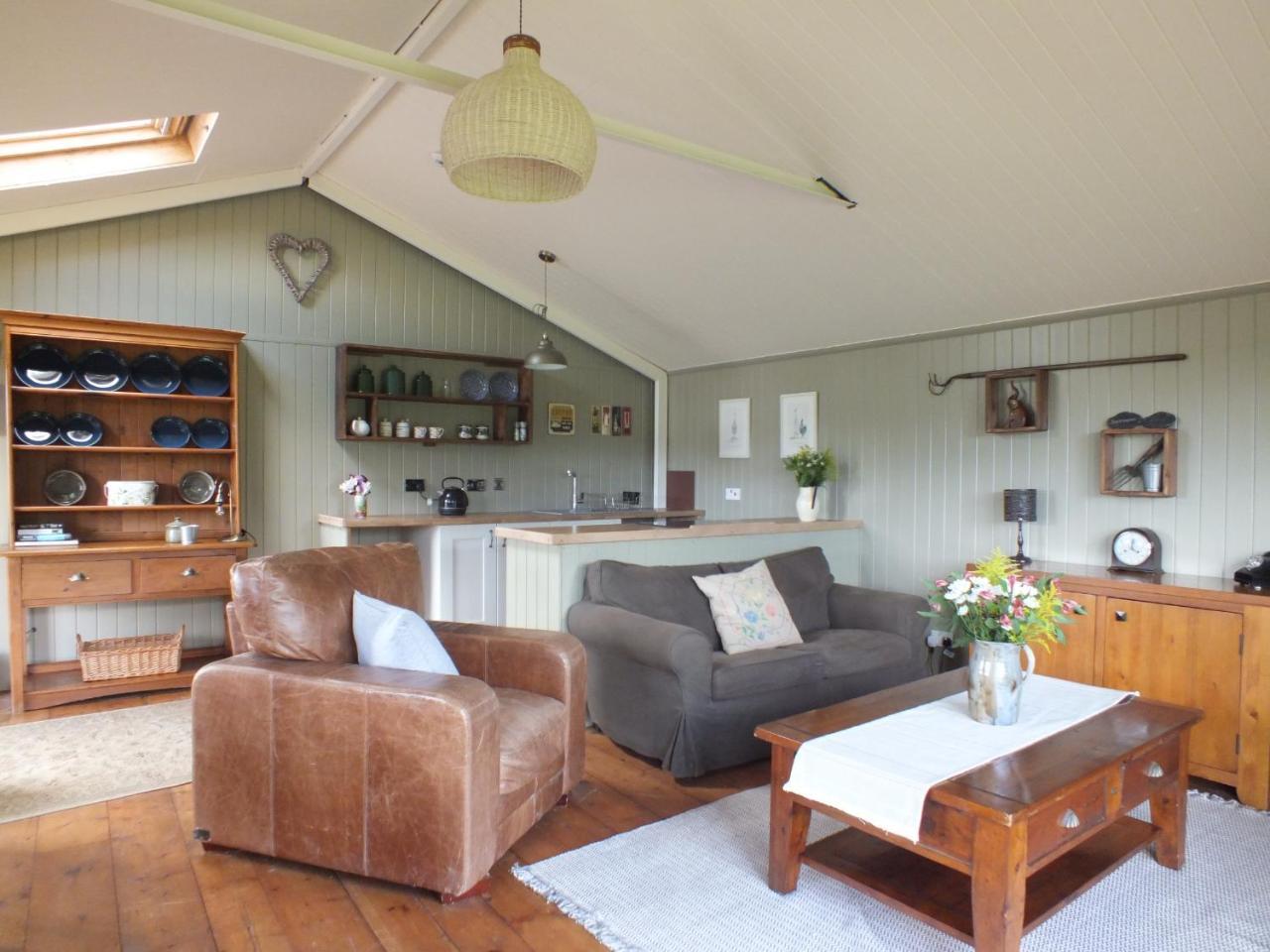 The Potting Shed And The Garden Shed Self Catering Villa Carmarthen Luaran gambar